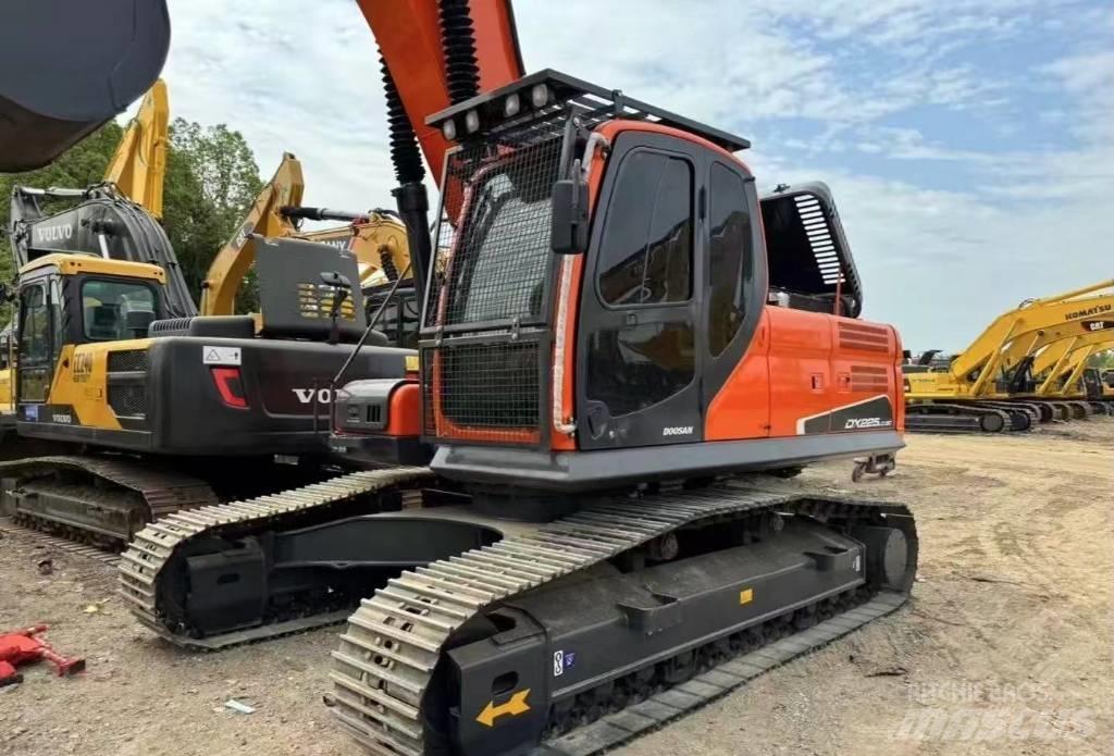 Doosan DX 225 Koparki gąsienicowe