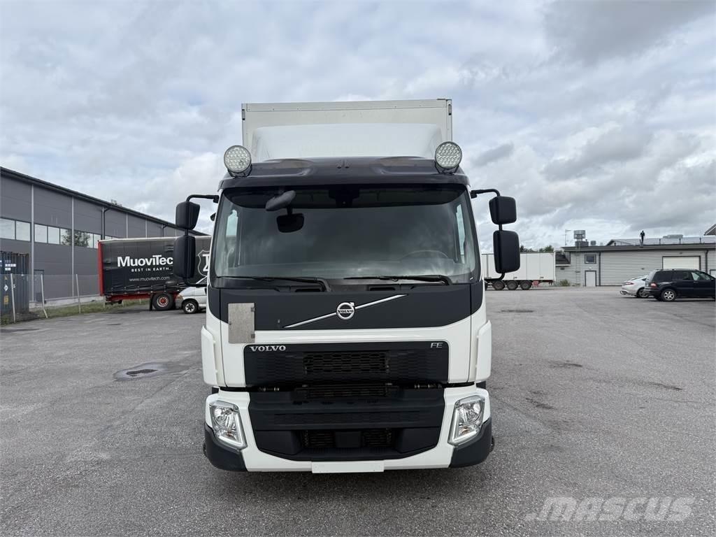 Volvo FE320 4x2 Samochody ciężarowe ze skrzynią zamkniętą