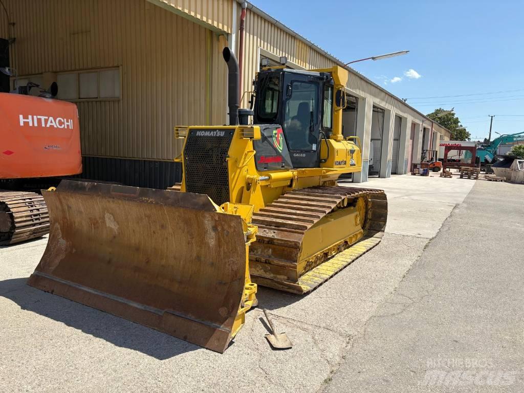 Komatsu 61 PX Spycharki gąsienicowe