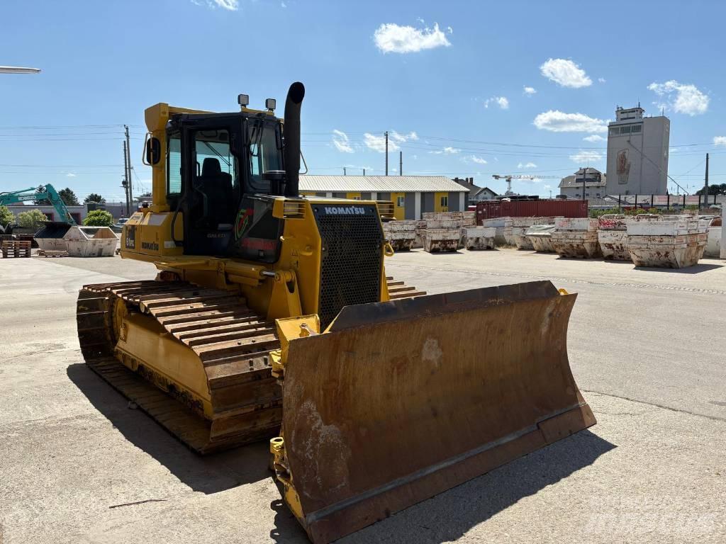 Komatsu 61 PX Spycharki gąsienicowe