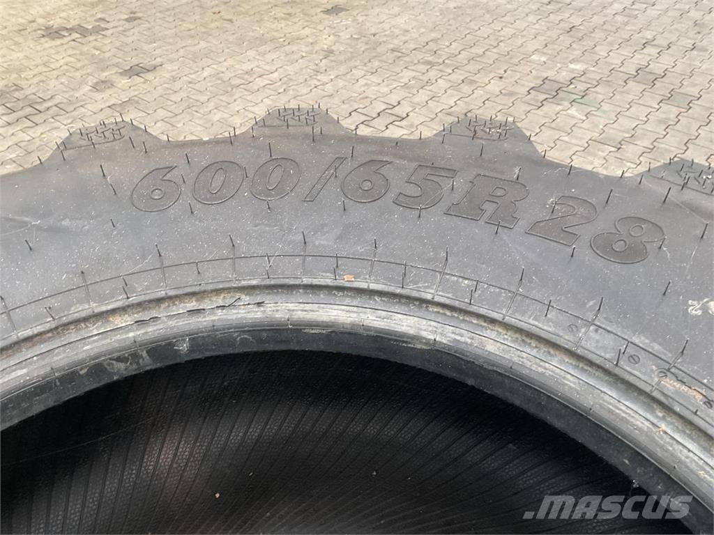 BKT 600/65R28 Opony, koła i felgi