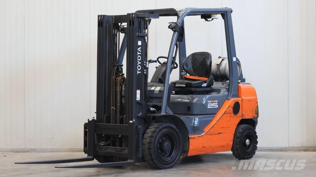 Toyota 02-8 FGF 25 Wózki LPG
