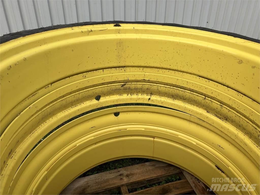Taurus 270/95R44 Opony, koła i felgi