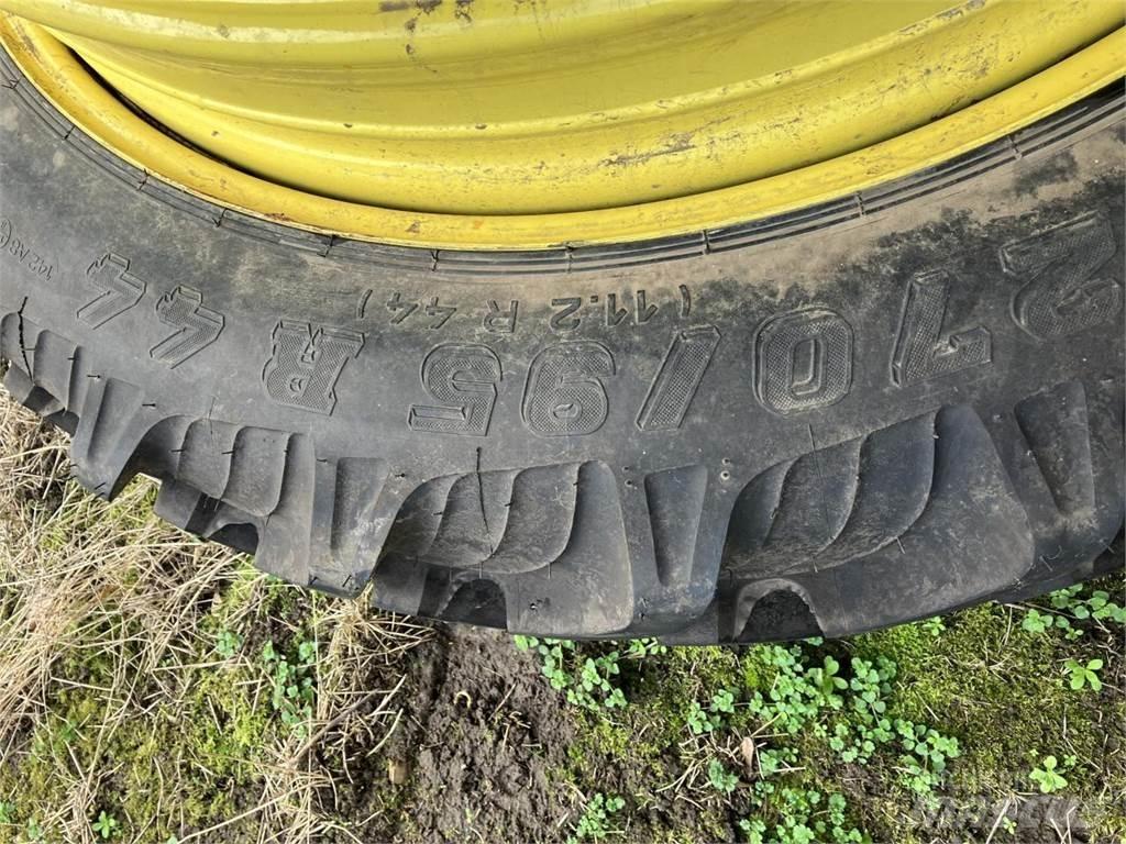 Taurus 270/95R44 Opony, koła i felgi