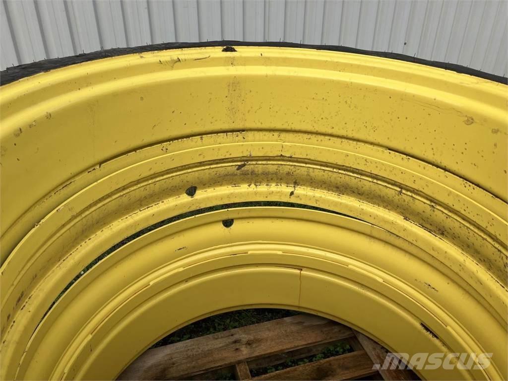 Taurus 270/95R44 Opony, koła i felgi