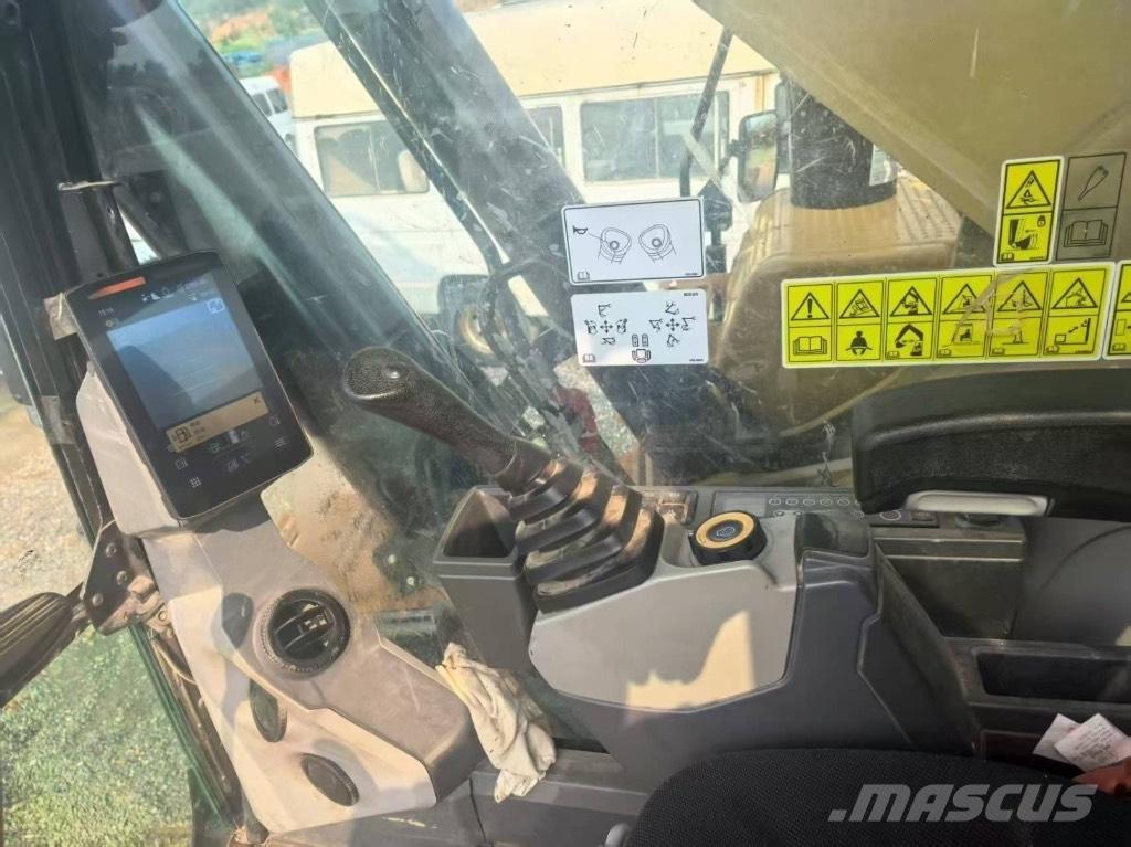 CAT 352 Koparki gąsienicowe