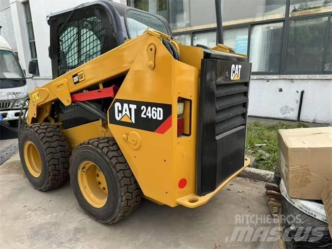 CAT 246 D Ładowarki burtowe