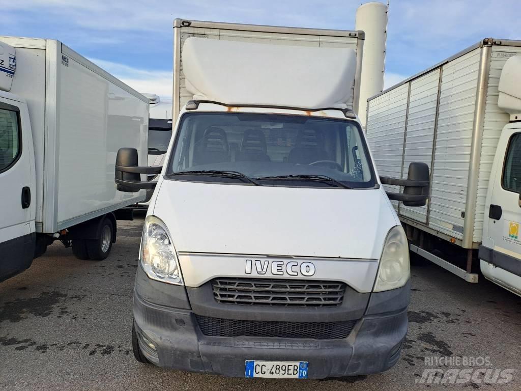 Iveco DAILY 60C17 Samochody ciężarowe ze skrzynią zamkniętą