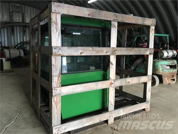 John Deere  Kabiny i wnętrze