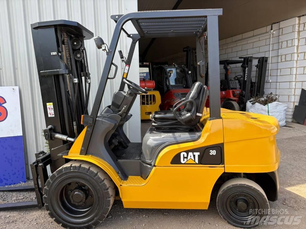 CAT DP30NT Wózki Diesla