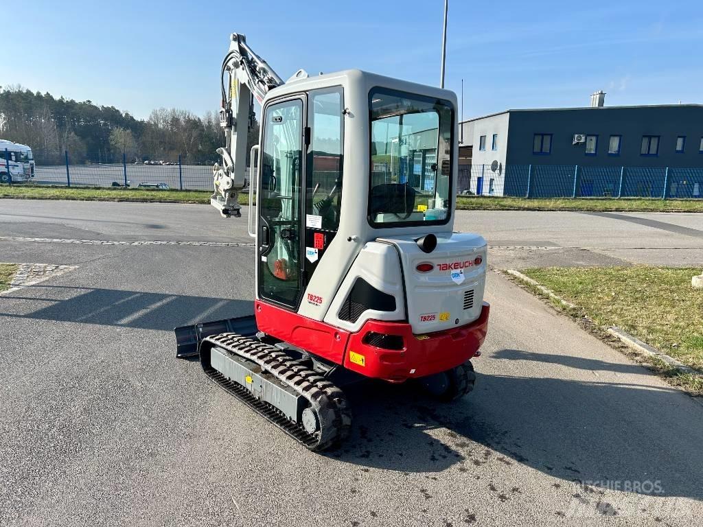 Takeuchi TB 225 Minikoparki