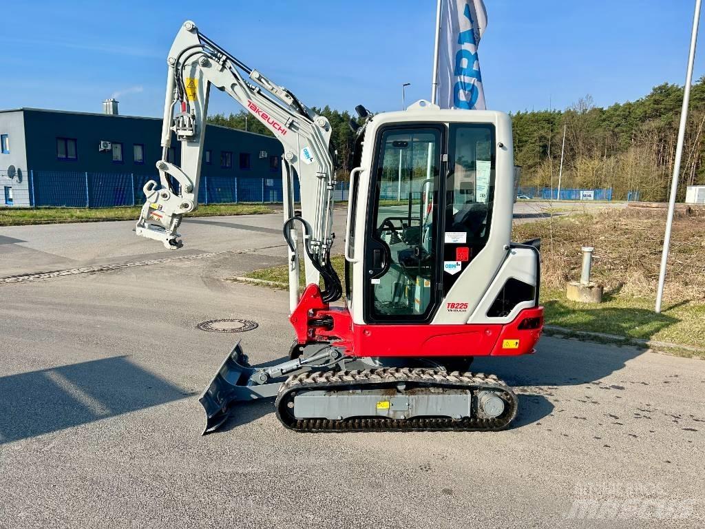 Takeuchi TB 225 Minikoparki