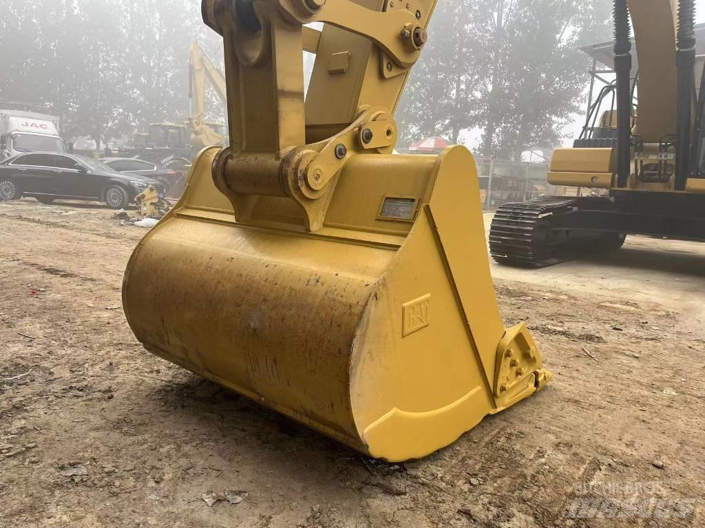 CAT 2021 CAT 330 Koparki kołowe