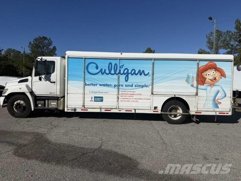 Hino 338 Samochody do transportu napojów