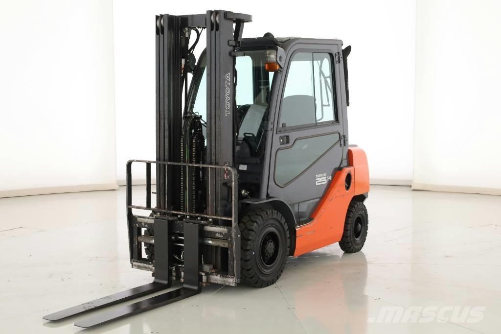 Toyota 02-8 FDF 25 Wózki Diesla