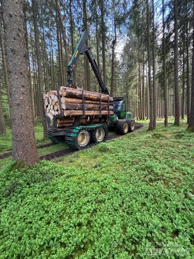 John Deere 1110E Forwardery