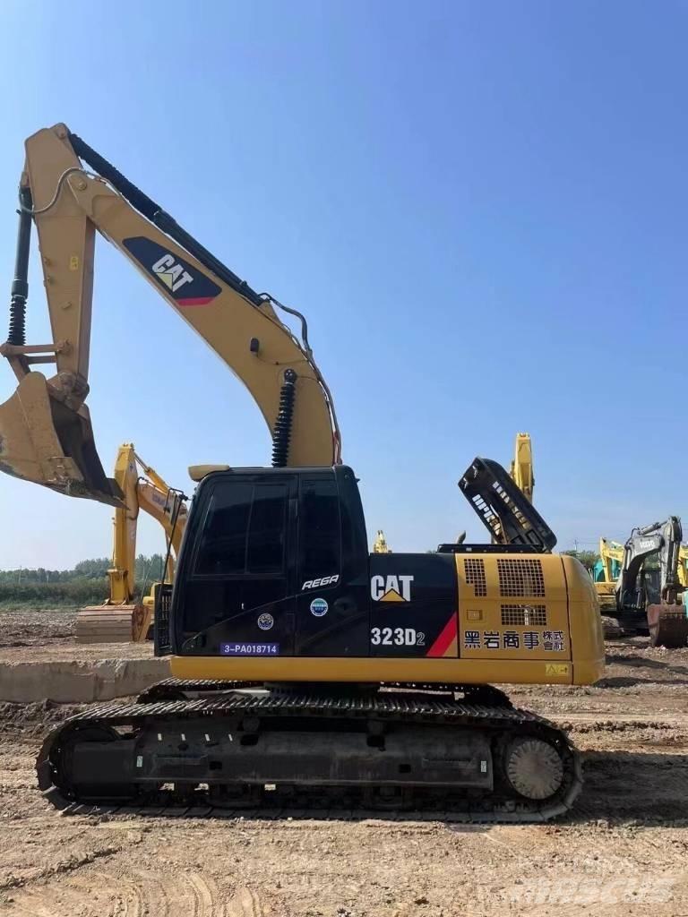 CAT 323 D Koparki gąsienicowe