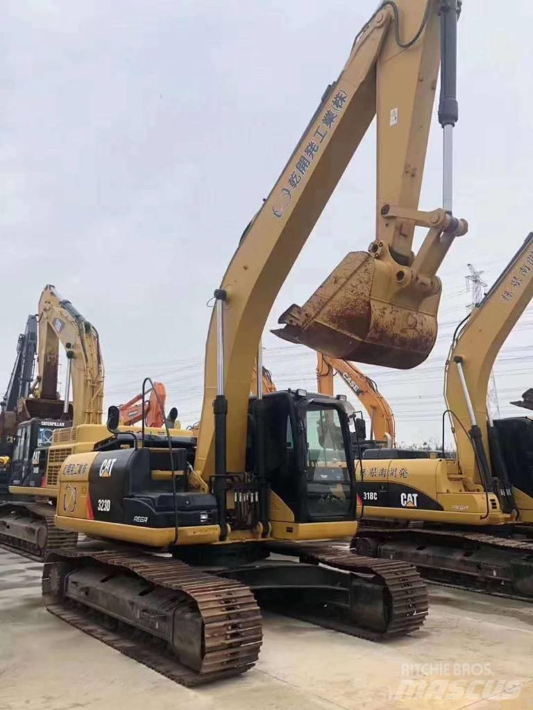 CAT 323 D Koparki gąsienicowe