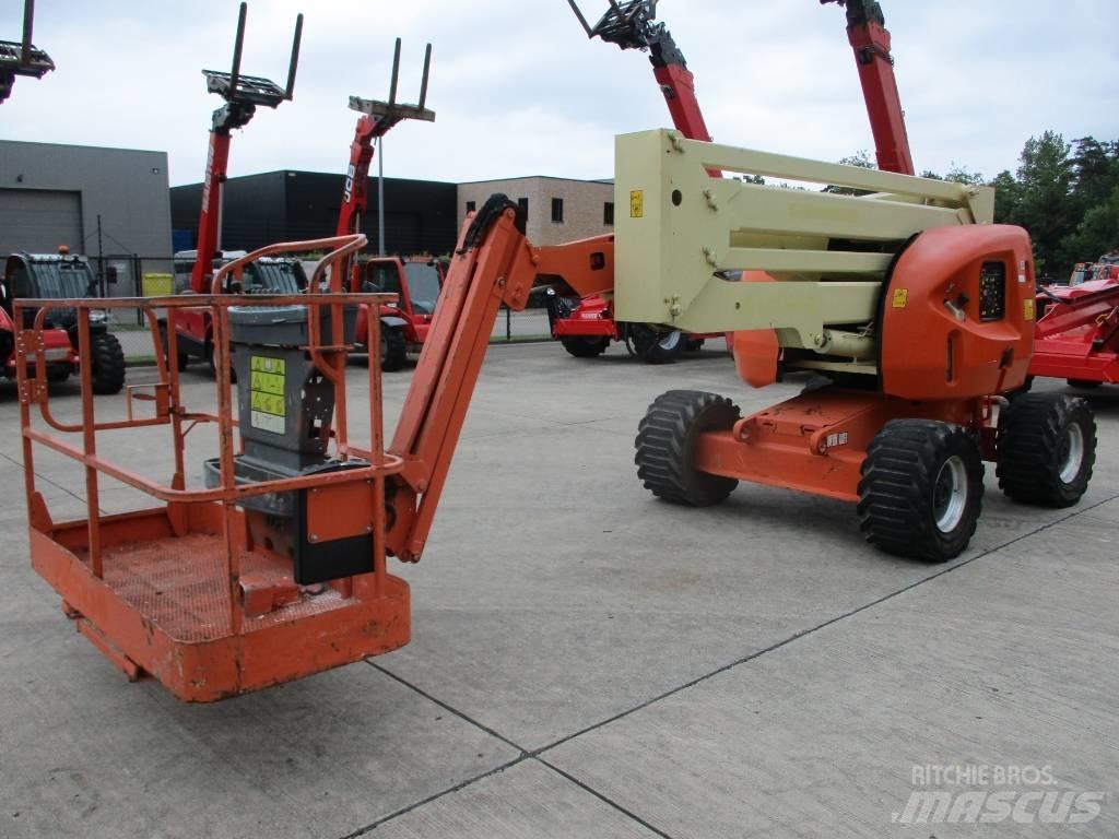 JLG 450 AJ (868) Kompaktowe samojezdne wysięgniki podnośnikowe