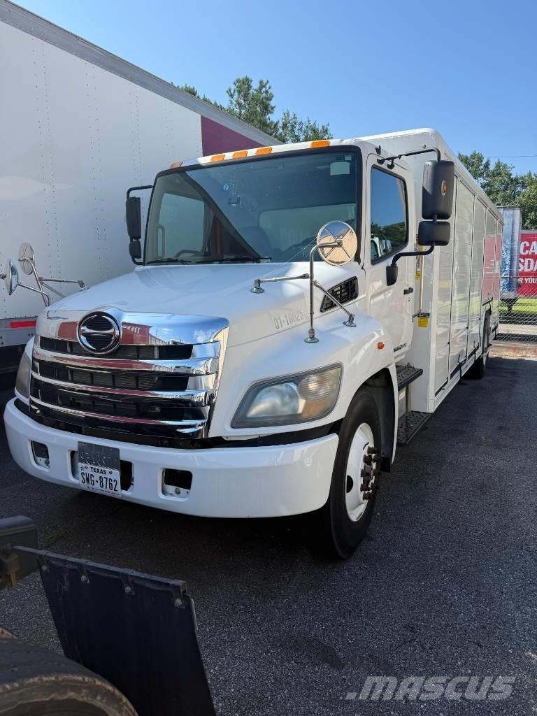 Hino 338 Samochody do transportu napojów