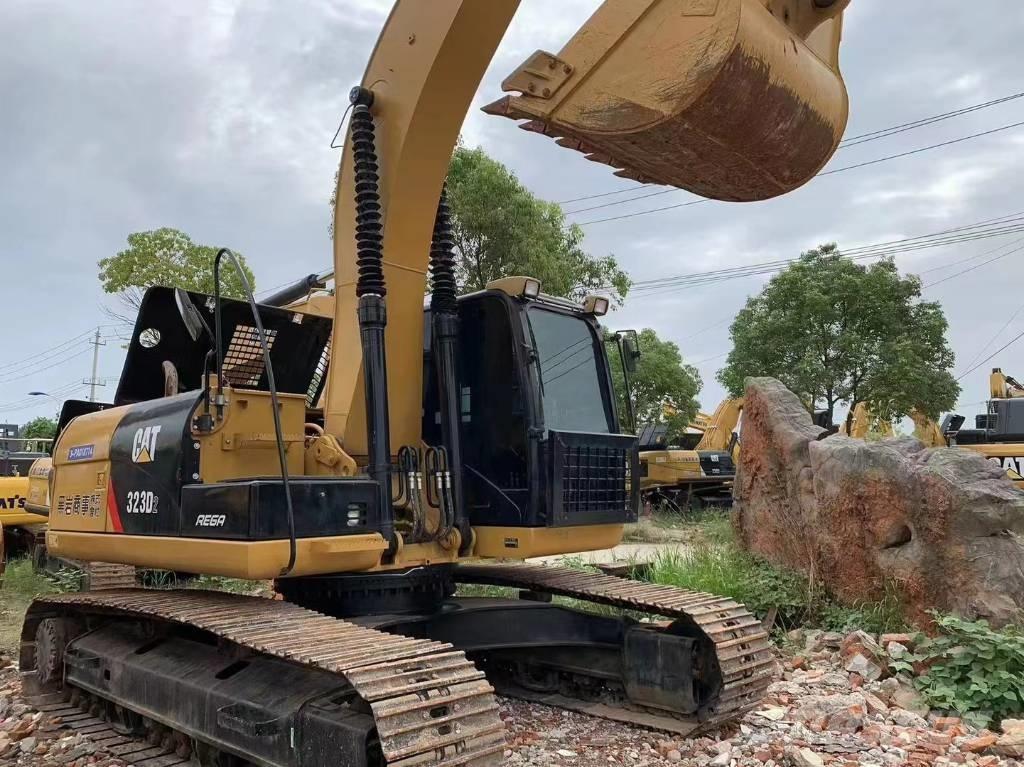 CAT 323D Koparki gąsienicowe