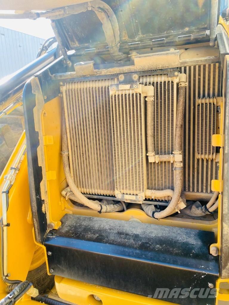 CAT 444  4x4 Koparko-ładowarki