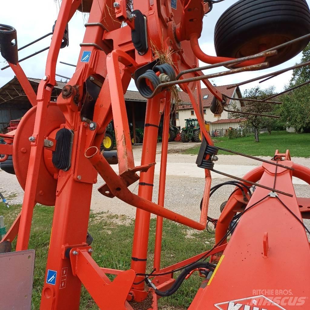 Kuhn GF 8702 Zgrabiarki i przetrząsacze