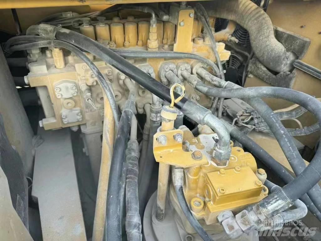 CAT 330 Koparki gąsienicowe