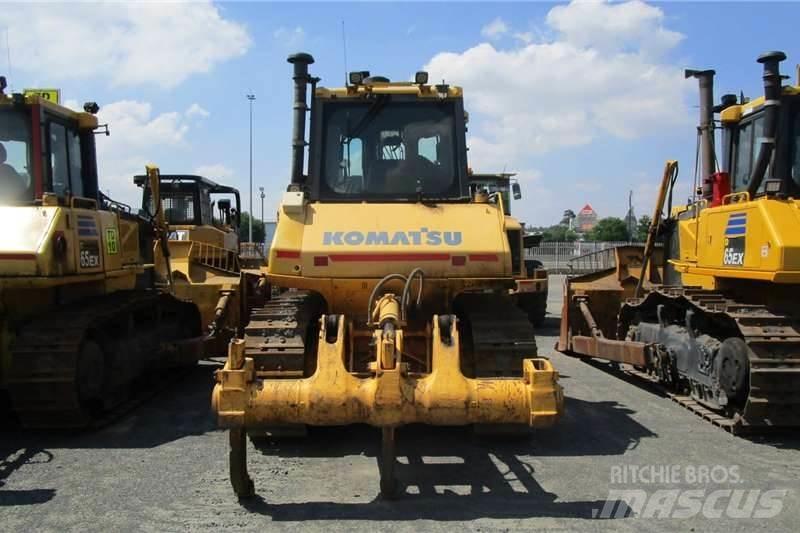 Komatsu D65 EX-16 Spycharki gąsienicowe
