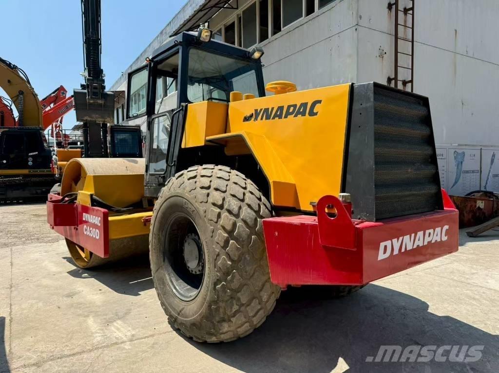 Dynapac CA 30 D Walce jednobębnowe