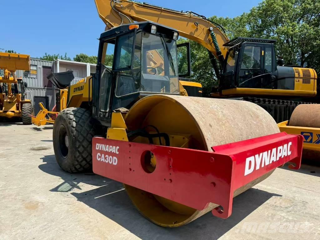 Dynapac CA 30 D Walce jednobębnowe