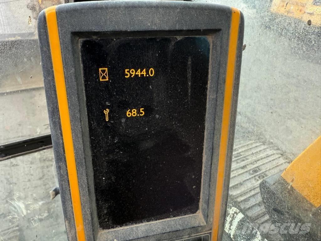 JCB JS 130 LC Koparki gąsienicowe