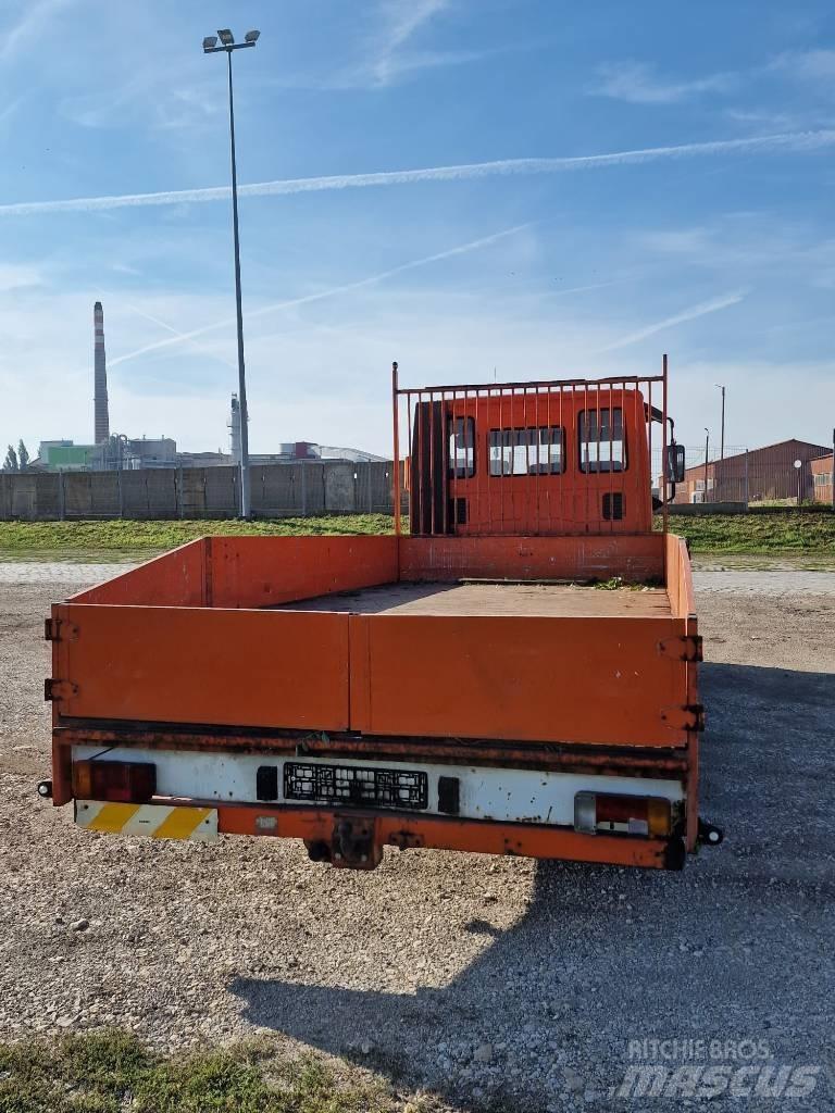 Iveco Eurocargo Ciężarówki typu Platforma / Skrzynia