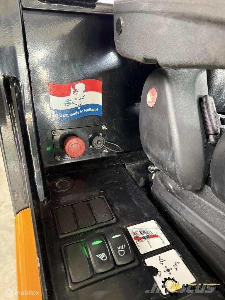 GiANT G2200E Ładowarki kołowe