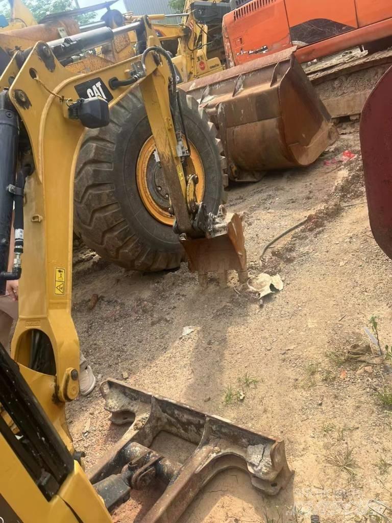 CAT 301.7 Minikoparki