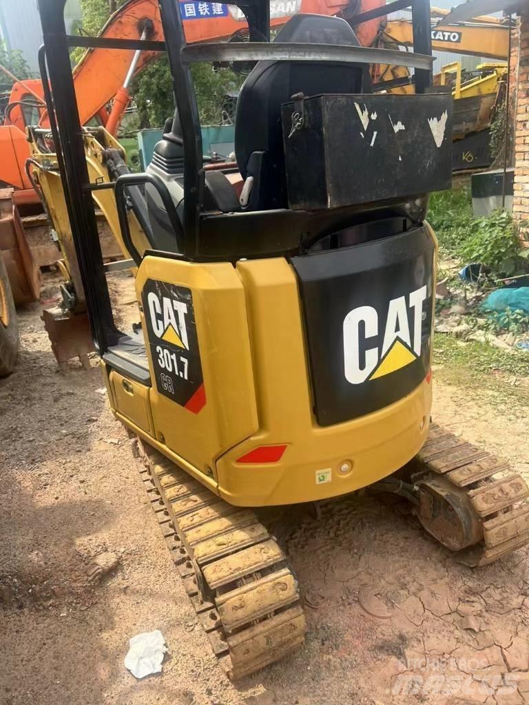 CAT 301.7 Minikoparki