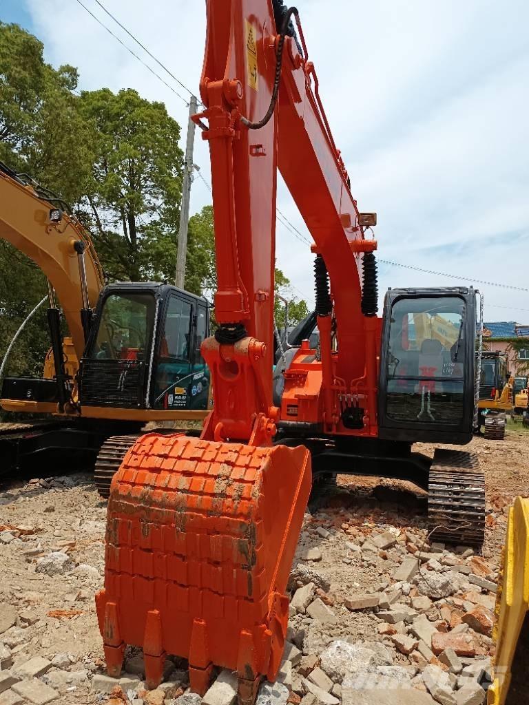 Hitachi ZX 135 Koparki gąsienicowe
