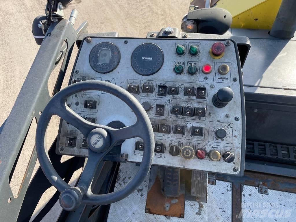 Bomag BF 300 P Rozściełacze do asfaltu