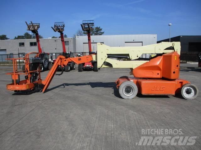 JLG E400AJP (817) Kompaktowe samojezdne wysięgniki podnośnikowe
