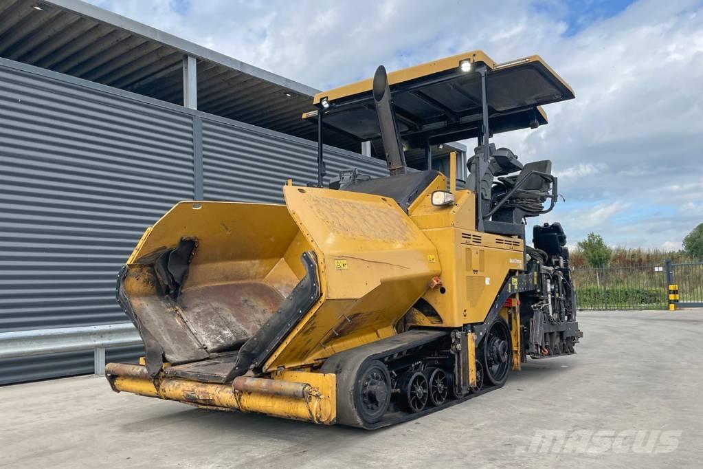 CAT AP555F Rozściełacze do asfaltu