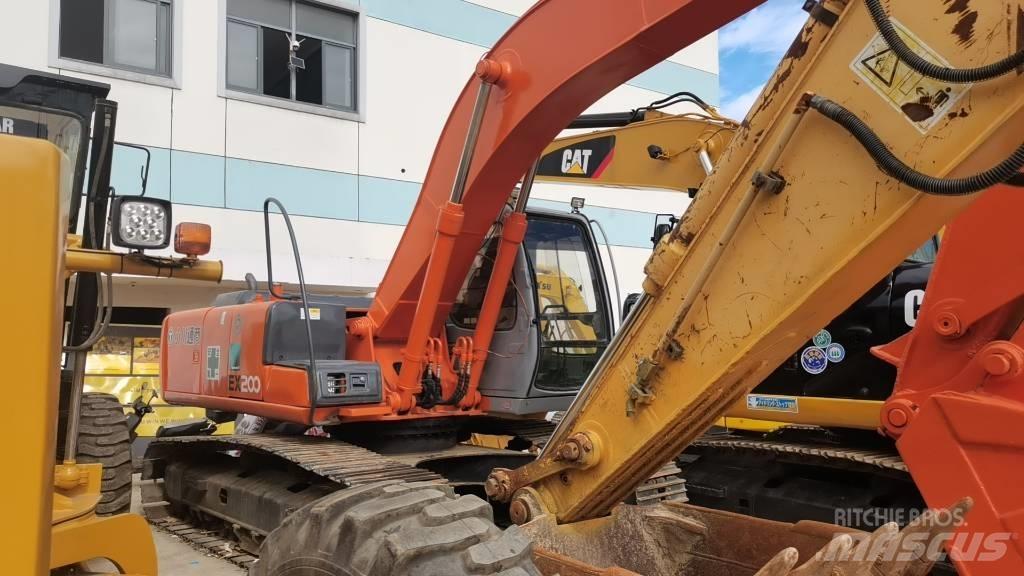 Hitachi EX 200-5 Koparki gąsienicowe