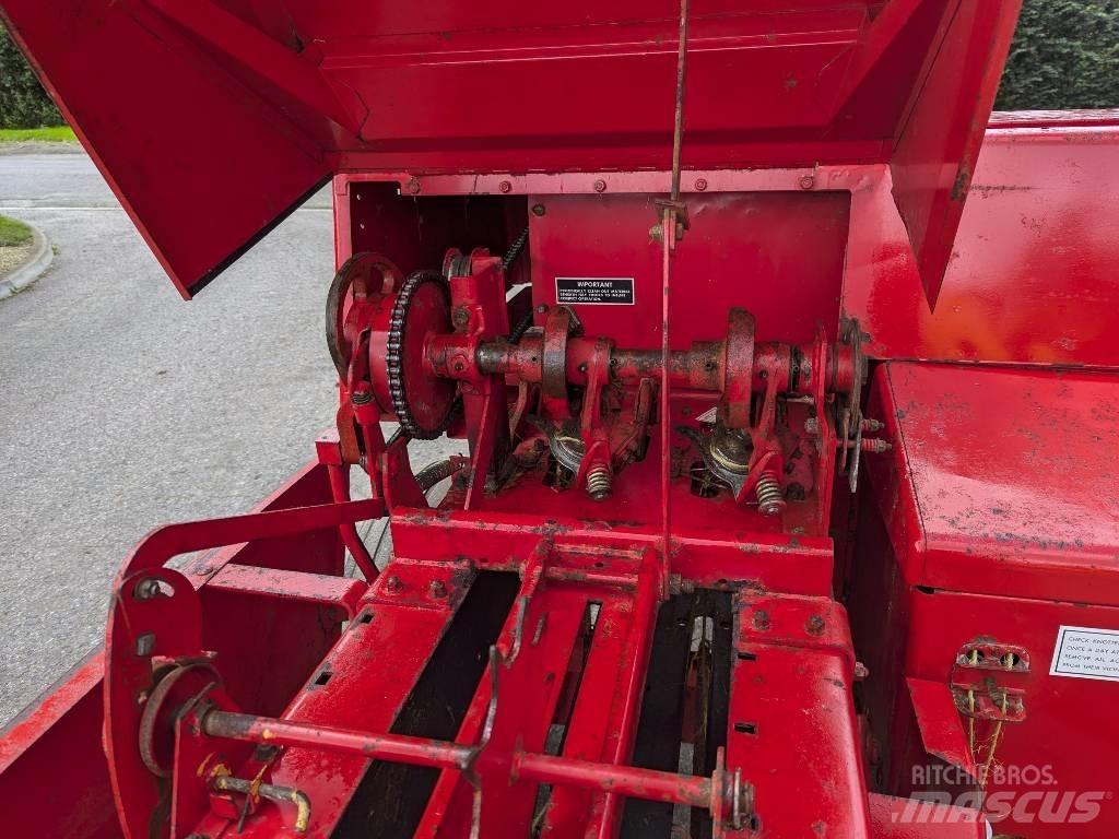 Massey Ferguson 124 Prasy kostkujące