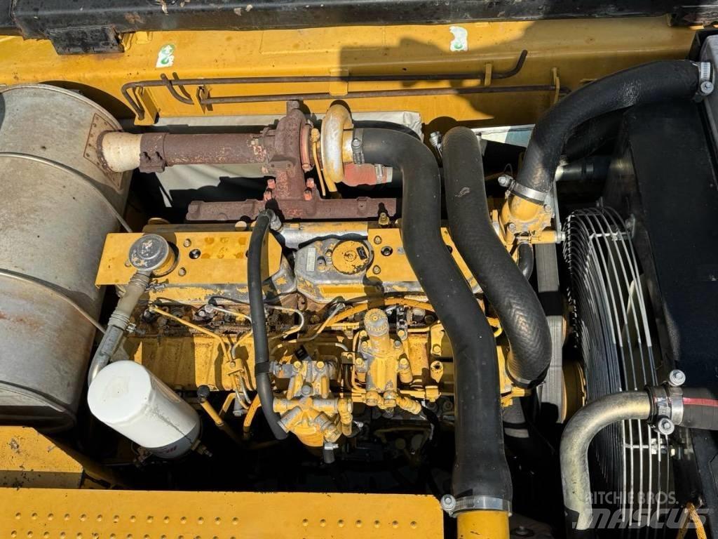 CAT 323 D L Koparki gąsienicowe