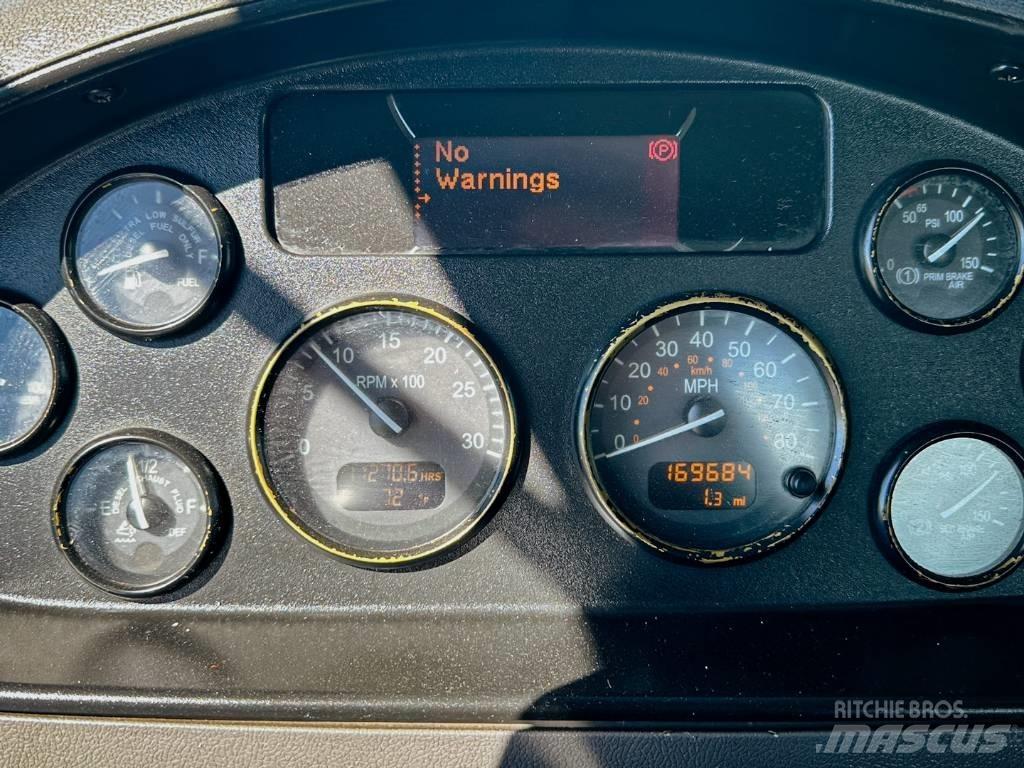 Peterbilt 337 Ciężarówki typu Platforma / Skrzynia