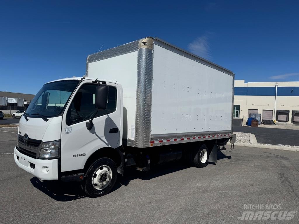 Hino 155 Samochody ciężarowe ze skrzynią zamkniętą