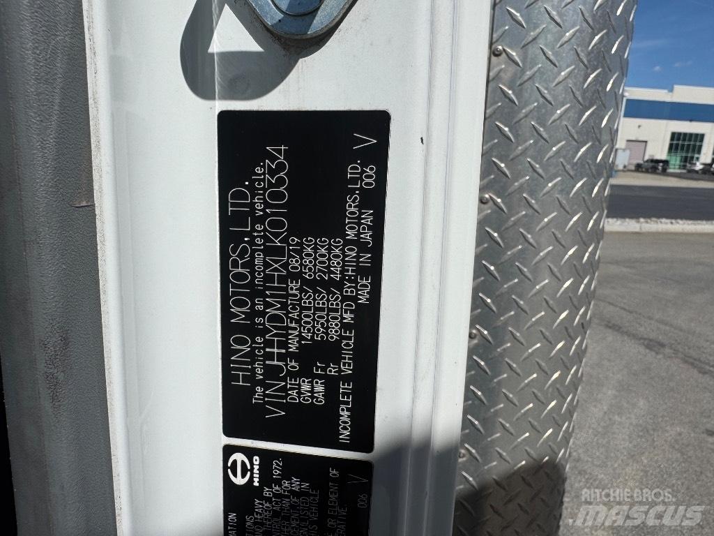 Hino 155 Samochody ciężarowe ze skrzynią zamkniętą