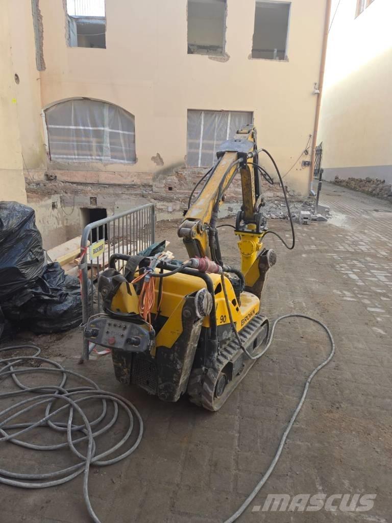 Brokk 90 Koparki wyburzeniowe