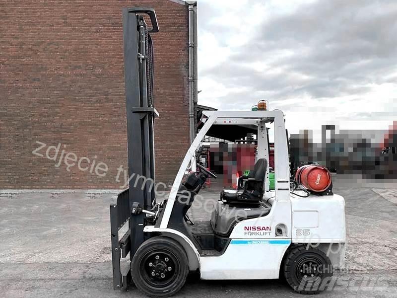 Nissan UG1F2A35DU Wózki LPG