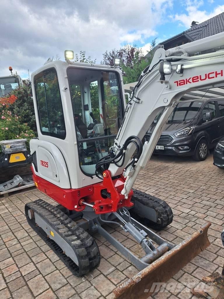Takeuchi TB 225 Minikoparki