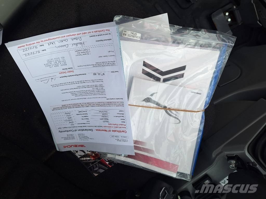 Takeuchi TB 225 Minikoparki